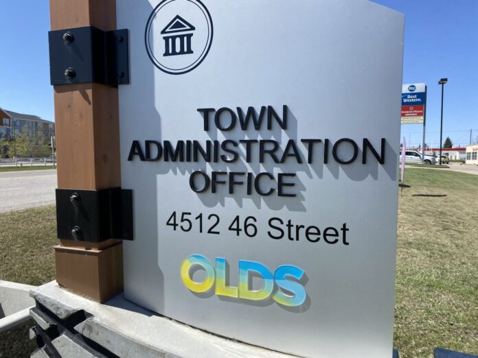 Town of Olds admin building sign (Ethan Montague, MyMountainviewNow staff)