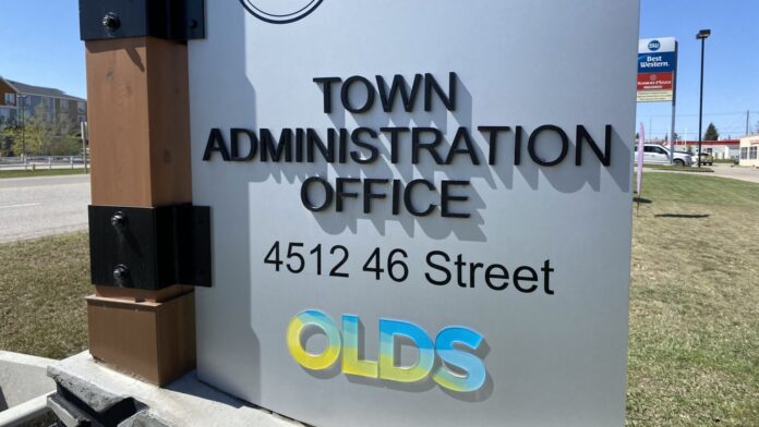 Town of Olds admin building sign (Ethan Montague, MyMountainviewNow staff)