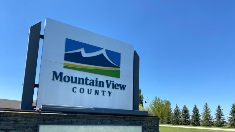 Mountain View County sign (Ethan Montague, MyMountainviewNow staff)
