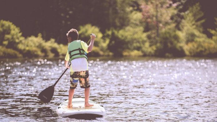 Boy on paddleboard (Supplied, Pexels)