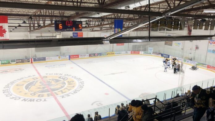 The Olds Grizzlys fight to the finish line and hold on for a 6-5 triumph over the Devon Xtreme on January 6, 2025. (Galen Hartviksen, mymountainviewnow.com staff)